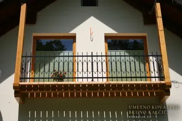 Kovana balkonska ograja, Šentjošt, Balkonske ograje