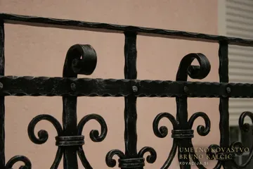Kovana polkrožna ograja, Javorščica, detajl 3