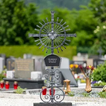 Nagrobni križ Heidelberg, iz kovačije na Blejski Dobravi