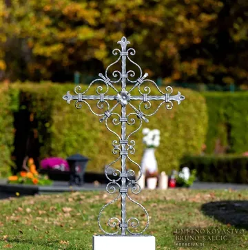 Nagrobni križ Emtmannsdorf, Nagrobni križi