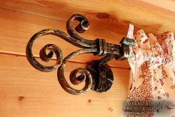 Kovana karnisa, Dnevna, Karnise
