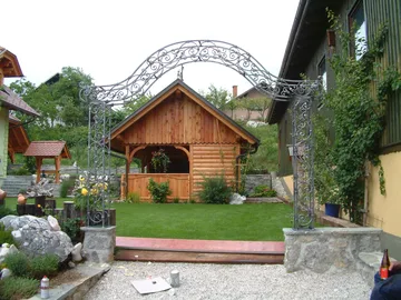 Kovana vrtna brajda oziroma špalir, Dobrava, Brajde in opore