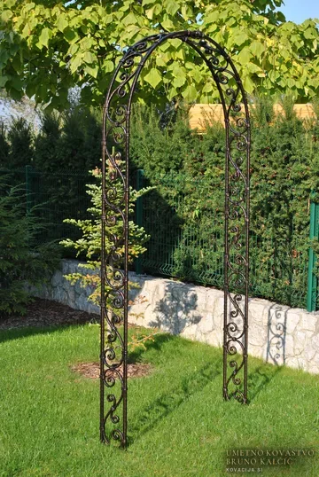 Kovan špalir, brajda oziroma podpora za vrtnico, Alenka, Brajde in opore