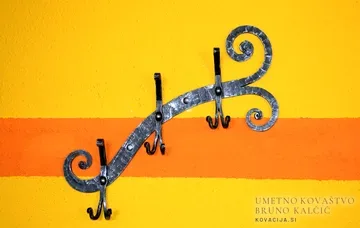 Kovan stenski obešalnik, Tedi, Obešalniki in kljuke