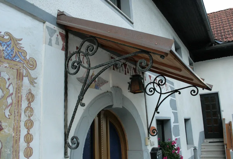 Kovan nadstrešek, Mojstrana