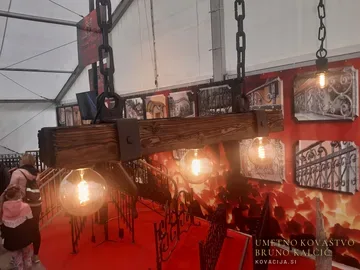 Kovana svetilka Tram, Notranja svetila