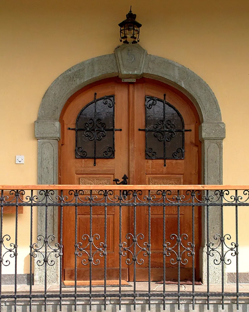Kovana okenska mreža, Gorje