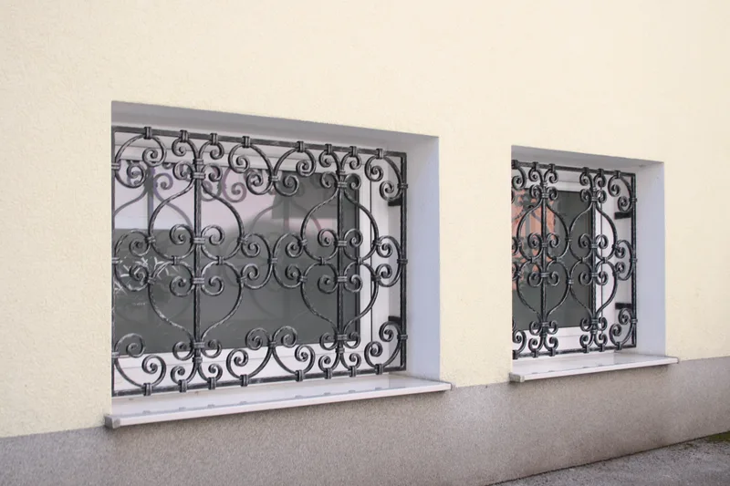 Kovani okenski mreži, Kranj