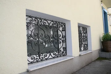 Kovani okenski mreži, Kranj, iz kovačije na Blejski Dobravi