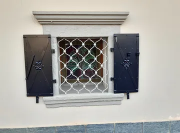 Kovane polkna, Dvorje, Okenske mreže
