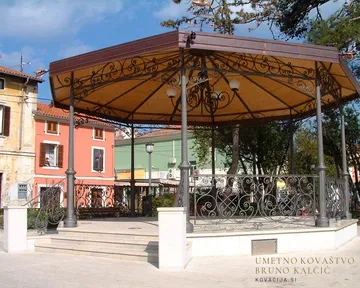 Kovan paviljon, Izola, Paviljoni