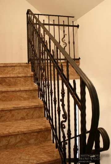 Kovana stopniščna ograja, Smlednik, detajl 2
