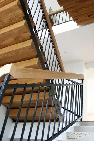 Kovana stopniščna ograja, Žirovnica, moderno