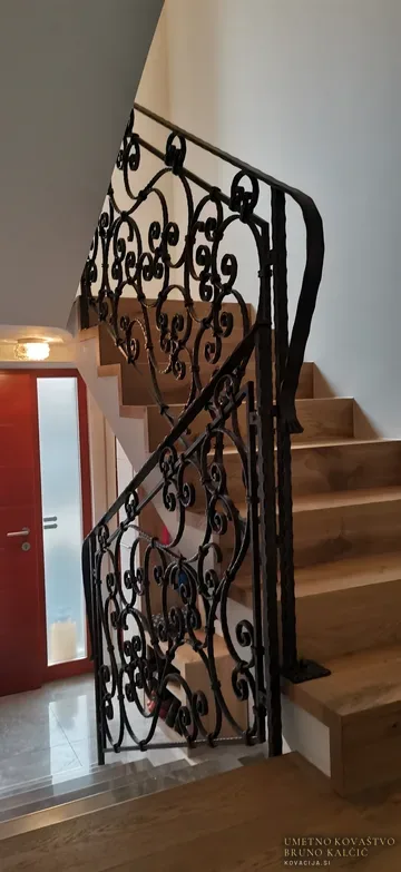 Kovana stopniščna ograja, Domžale, Stopniščne ograje