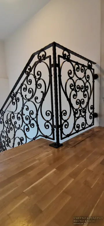Kovana stopniščna ograja, Domžale, iz kovačije na Blejski Dobravi