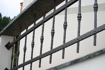 Kovana ograja ob stopnišču, Mlaka, detajl 1