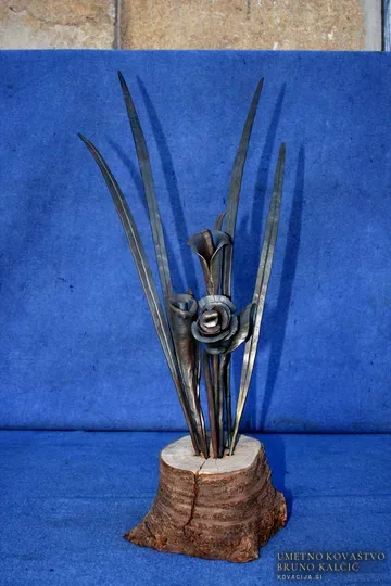 Kovani šopek na štoru, Skulpture