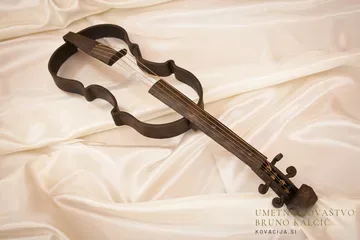 Kovana violina, glasbilo