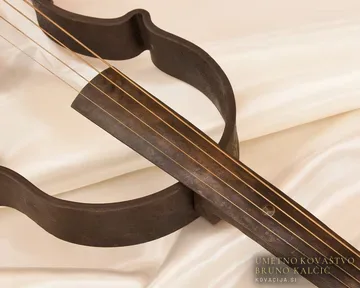 Kovana violina, detajl 1