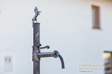 Konjiček, Skulpture