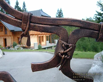 Kovana vrata, Kočna, detajl 1