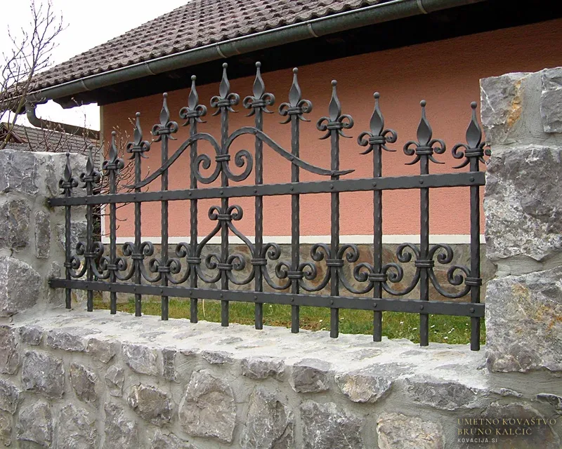 Kovana vrtna vrata in ograja, Trebnje
