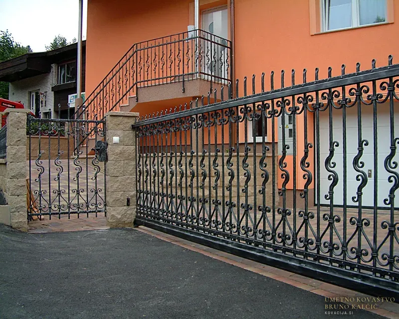 Kovana vrtna vrata in ograja, Trbovlje