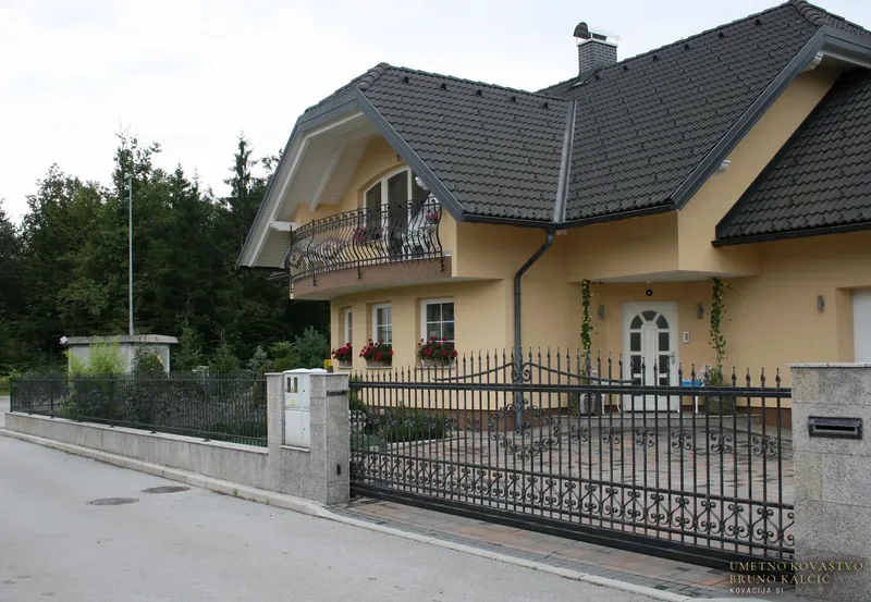 Kovana drsna vrtna in ograja, Dragocajna