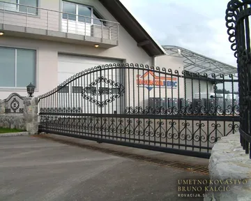Kovana vrata in ograja, Vopolje, iz kovačije na Blejski Dobravi