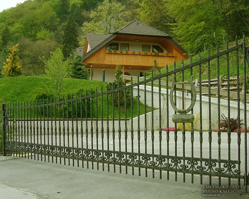Kovana enokrilna vrata in vrata za osebni prehod, Moste