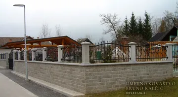 Kovana drsna vrata in ograja, Šenčur, Vrtna vrata in ograje