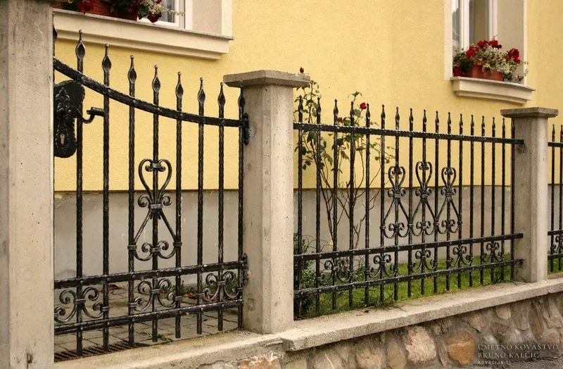 Kovana vrtna vrata in ograja, Jesenice