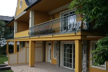 Kovana vrtna ograja in vrata za osebni prehod, Bača (Faak am See), detajl 1