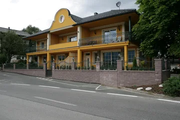 Kovana vrtna ograja in vrata za osebni prehod, Bača (Faak am See), detajl 2