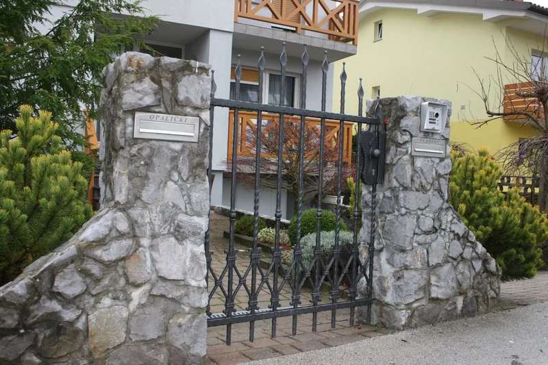 Kovan osebni prehod Tržič
