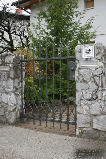 Kovana vrata za osebni prehod, Tržič, Vrtna vrata in ograje