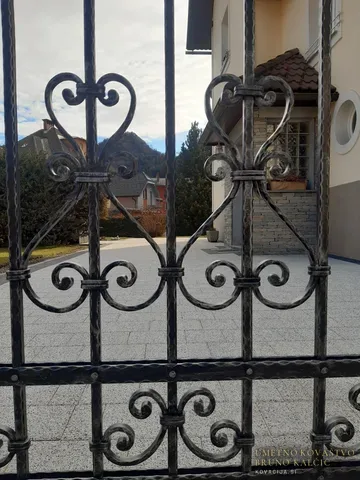 Dvokrilna vrata, dva v enem