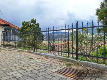 Kovana vrtna ograja, Šentvid ob Glini (St. Veit), Vrtna vrata in ograje