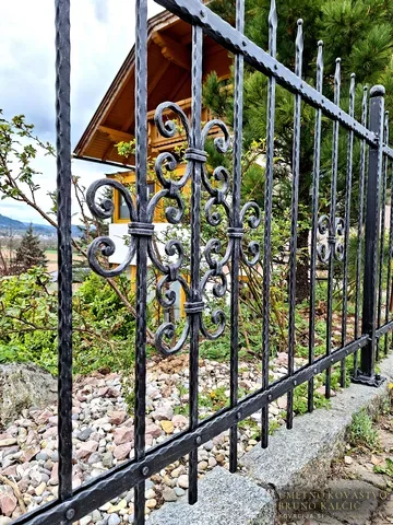 Kovana vrtna ograja, Šentvid ob Glini (St. Veit), iz kovačije na Blejski Dobravi