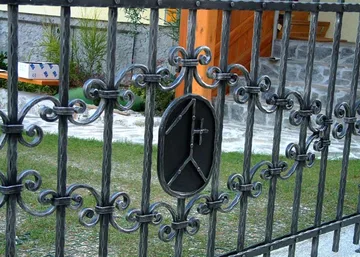 Kovana vrtna vrata, Bled, Vrtna vrata in ograje