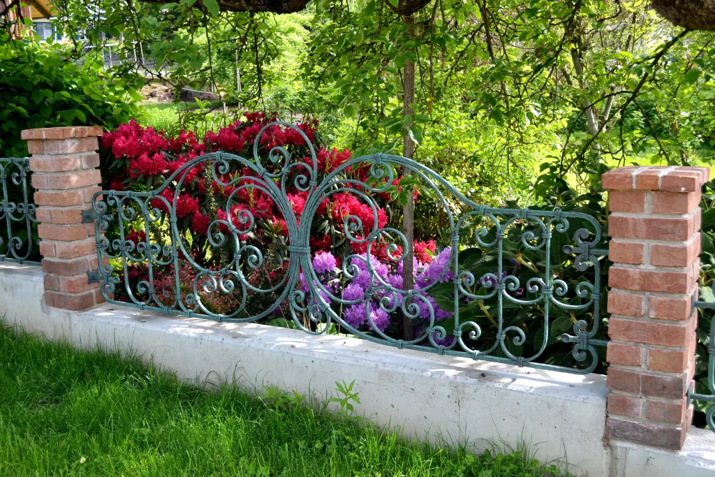 Kovana vrtna vrata in ograja